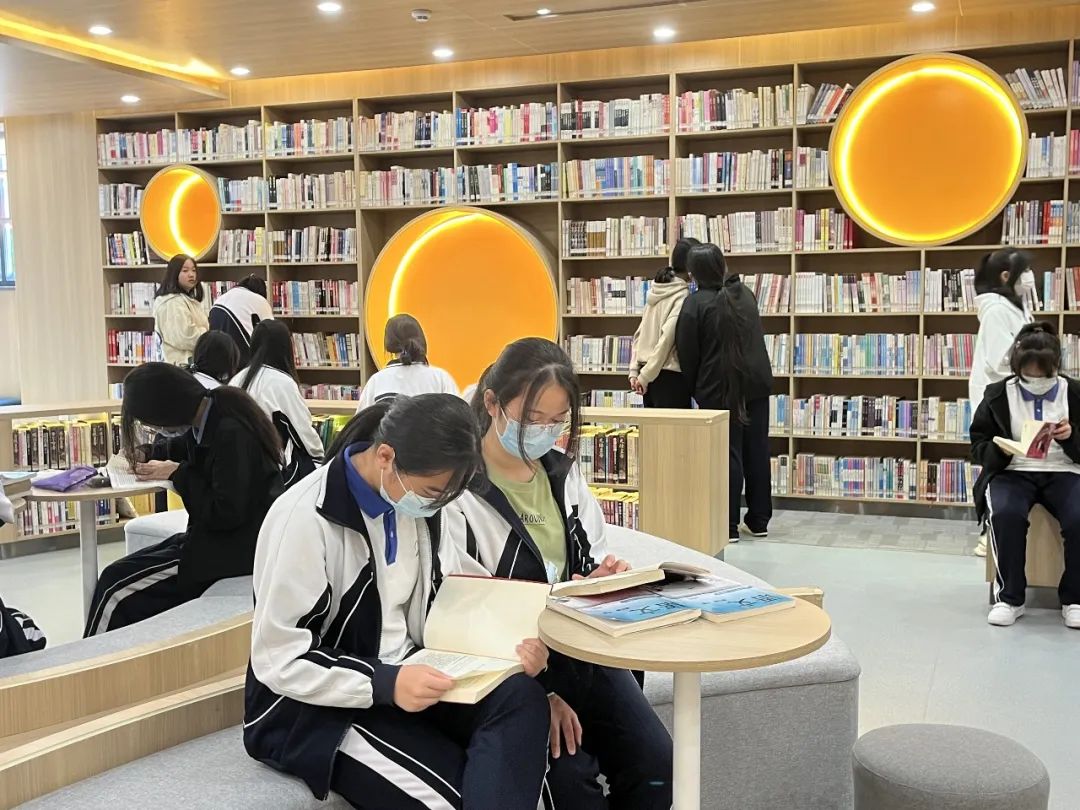 提升学生阅读能力，把语文阅读课“搬”进图书馆——深圳市携创高级技工学校