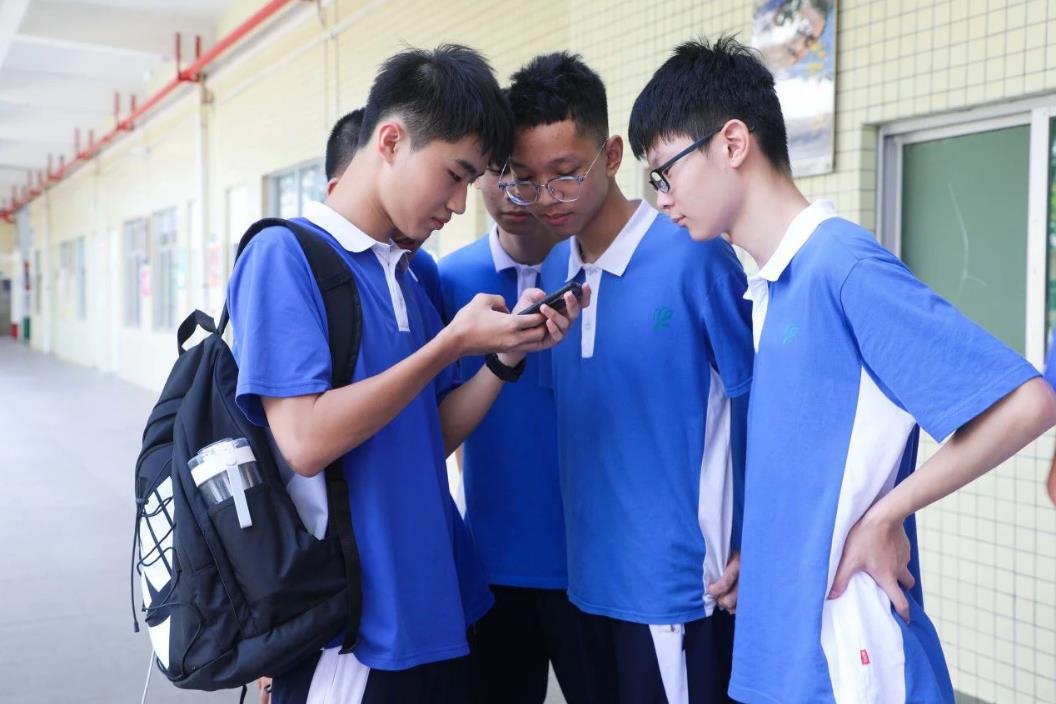 深圳市携创高级技工学校举行2023级新生成长营开营仪式——从“新”出发，向阳而行