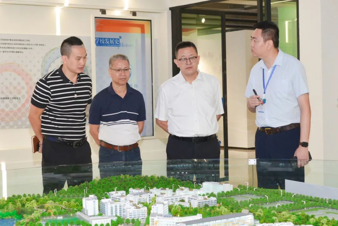 广东花城工商高级技工学校胡利平校长一行到深圳市携创高级技工学校参观交流，畅谈德育心声！